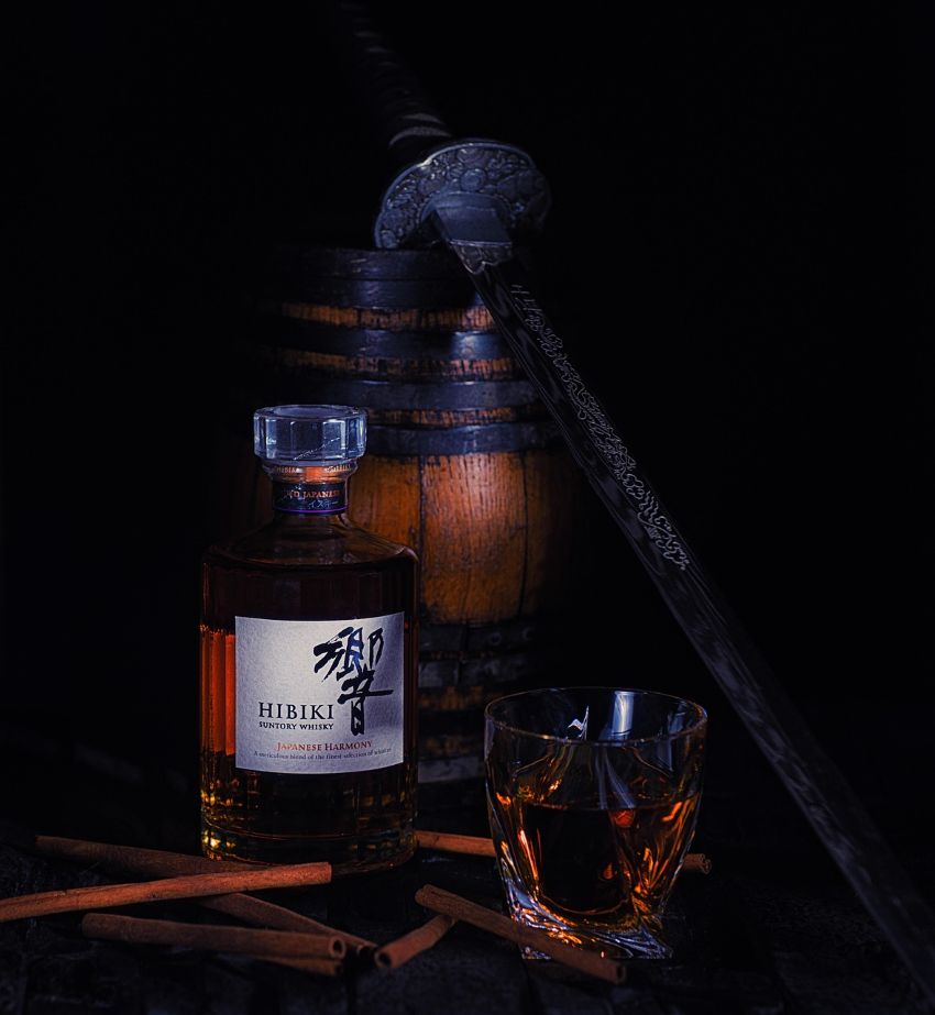 Dark japanese whiskey with a barrel and a sword.